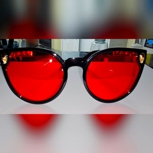 Skull red lens sunglasses